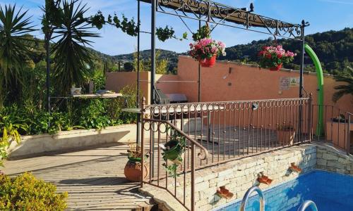 Bandol studio dans villa proximité mer avec piscine