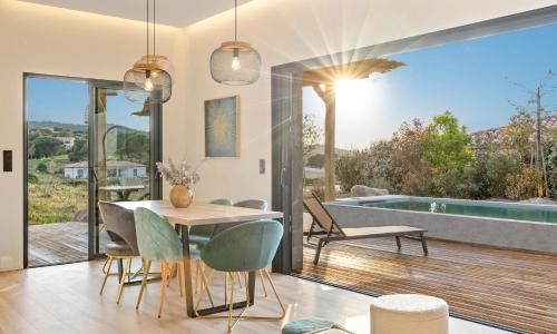 Villa Nivalaggia avec piscine à 15-20min de Porto-Vecchio et de Bonifacio, sunsets sur les champs