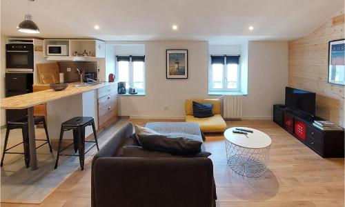 Stunning Apartment In Paimboeuf With Kitchen