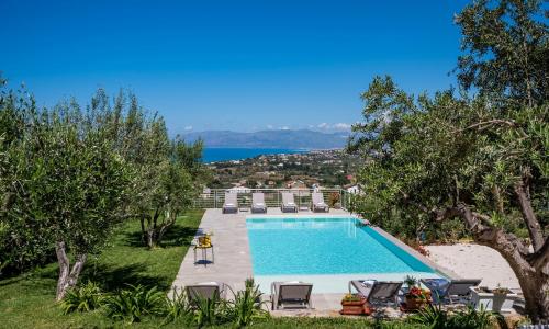 Villa Maria con piscina e vista mare