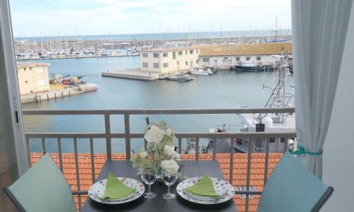 Vue port et mer, centre-ville, au calme, garage