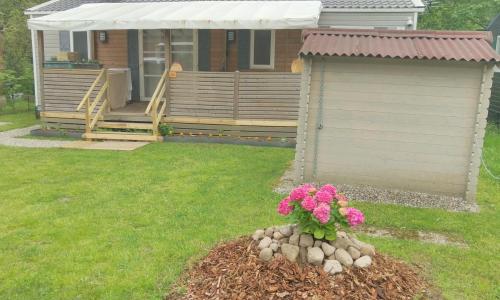 Grand Mobil Home 6 personnes climatisé avec 3 chambres et 2 salles de bains à Munster en Alsace