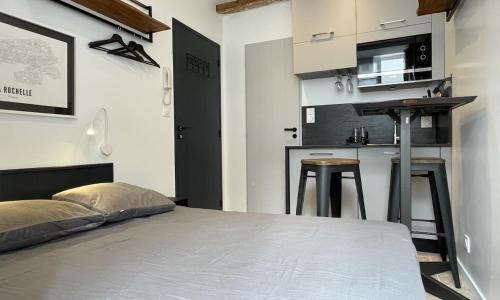 Petite chambre aménagée avec cuisine St Louis 3