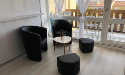 studio tout équipé place de parking centre port