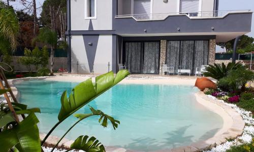 3 bedrooms villa at Fontane Bianche 200 m away from the beach with sea view private pool and enclosed garden