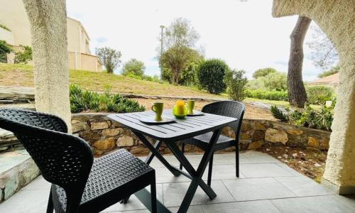 Appartement Lumio, 1 pièce, 2 personnes - FR-1-63-332