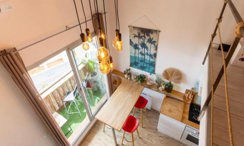 Sea-view apartment with terrace