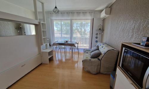 Studio cabine piscine parking privé