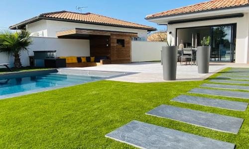 Bassin d'Arcachon. Villa avec piscine et jardin.