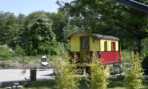 Roulotte pour une nuit en amoureux tout équipée..