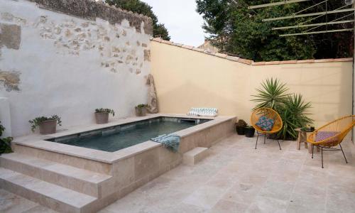 maison entière de village Fontvieille avec piscine