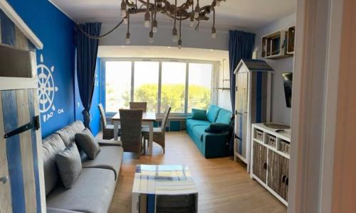 Athéna OHANA, les pieds dans l'eau