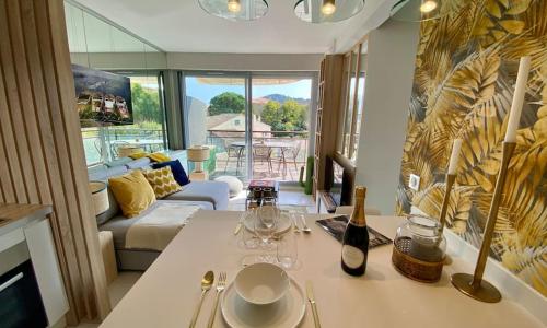 Appt Standing StTropez terrasse Piscine Parking