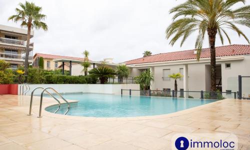 Air-conditioned Studio with pool St Laurent du Var