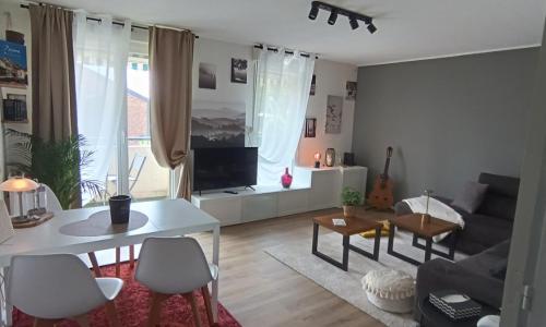 Stylish 1-bedroom flat with beautiful terrace , for a cosy Retreat