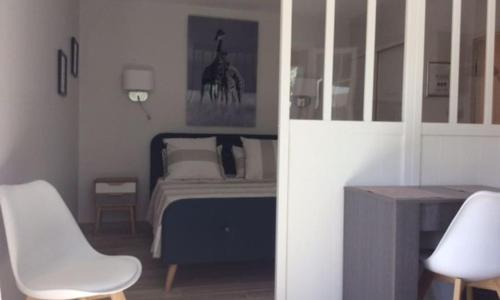 Studio climatisé avec petit jardin