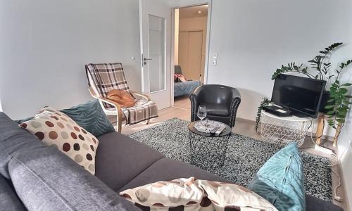 Superbe appartement avec 2 balcons - vue sur la cathédrale environ 15 min en tram-parking gratuit dans la rue