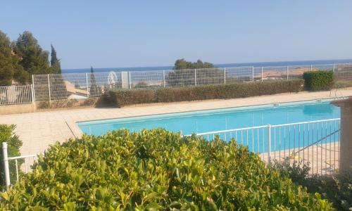 2 pièces dans résidence avec piscine & tennis ouverts l'été, parking privé et arrivee autonome