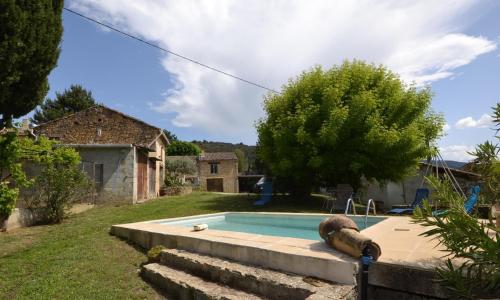 Flat with private pool in the heart of nature