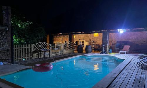 Magnanerie avec piscine en Coeur de village