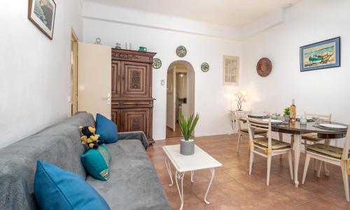 Apartment Rue de la Pompe by Interhome