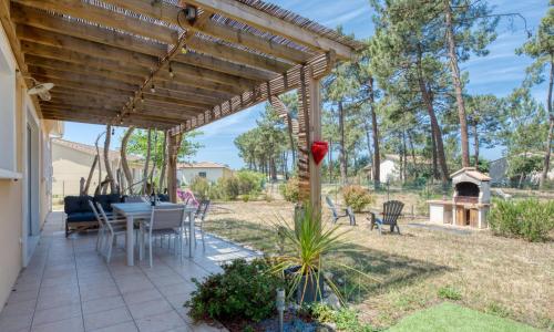 Holiday Home Les Ormes - MVT225 by Interhome