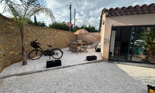 Charmant Studio dans villa - jardin privatif .