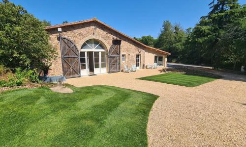 Gîte Le Puy Martineau piscine privée intérieure chauffée à 10 min du Puy du Fo