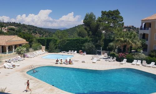 CHARMANT APPARTEMENT T2 VUE SUR PISCINE