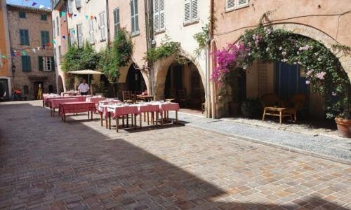 Appartement situé Place des Arcades à Biot à 4 min de la mer et des plages