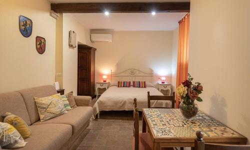 MONOLOCALE VICINO ALLA ROCCA MAGGIORE