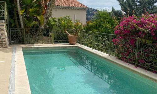 Magnifique appartement avec piscine privée vue mer proche Monaco