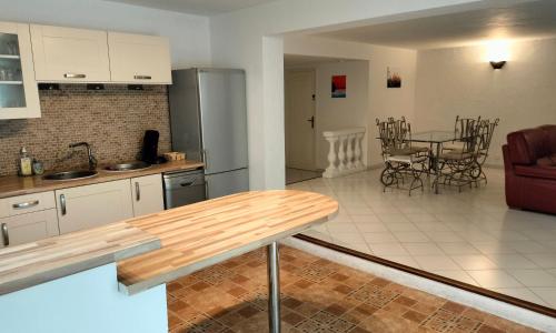 Location Rez de maison dans quartier charmant