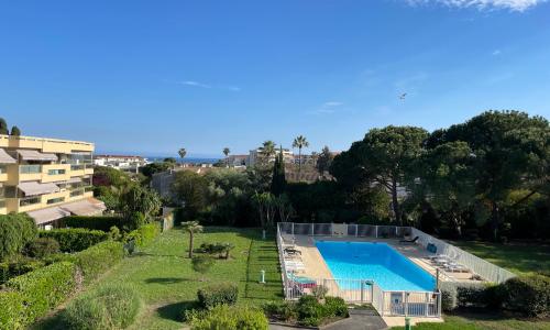 Grand Studio proche mer avec piscine.