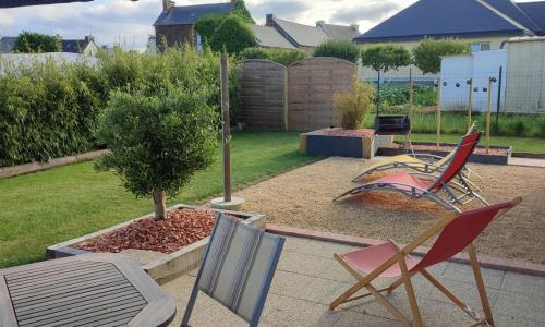 Maison récente avec jardin.