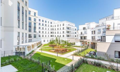 Dans le Pré by Plaza