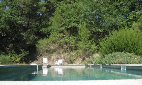 Petite maison en campagne avec piscine
