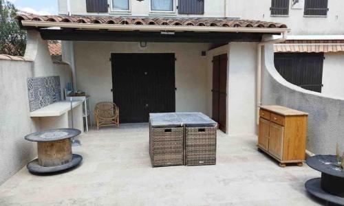 Maison climatisée avec piscine, terrasse et place de parking privative