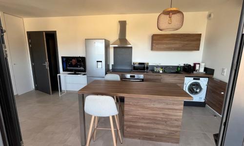 T1 proche aéroport et plage