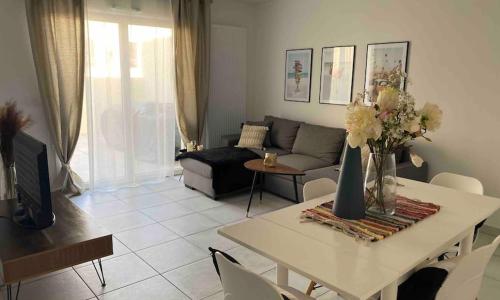 Les Coteaux YourHostHelper