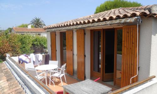 Appartement 2 pièces avec terrasse dans une petite résidence à 150m de la plage