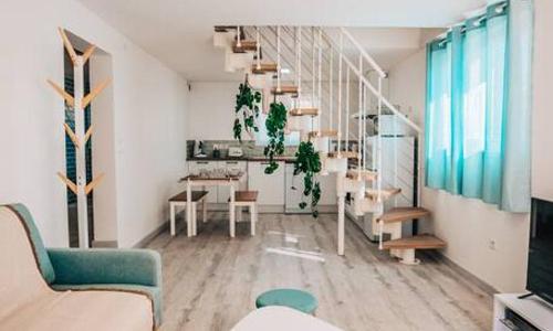 Maison rénovée à 500 m du centre du village