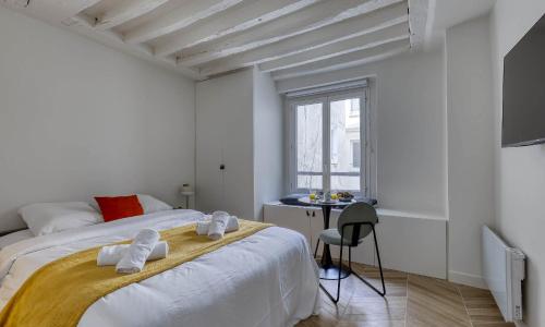 New and Designed Studio well Equipped - Heart of Paris 2