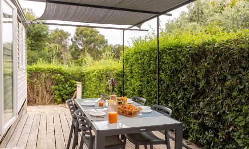 Le Mimosa, mobil-home climatisé au cœur du vignoble et à quelques mètres de la mer