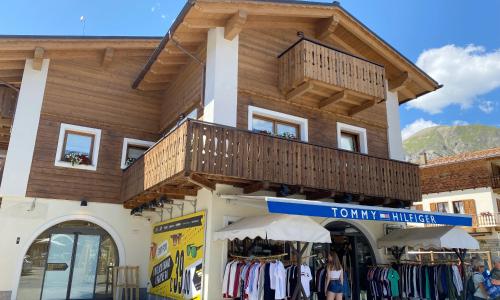 Skyrim Apartment - City Centre