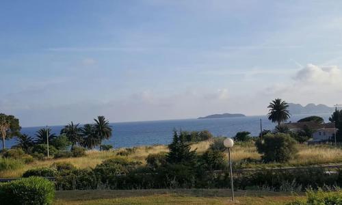 BEAU STUDIO FRONT DE MER 2 mn DE LA PLAGE