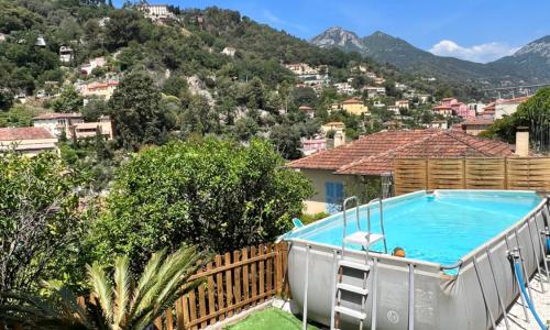 Maisonnette avec escalier