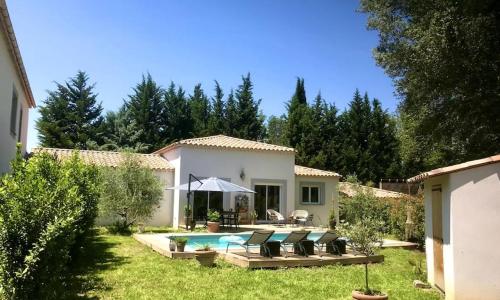 Jolie villa, piscine au pied de la Sainte Victoire , situation idéale.