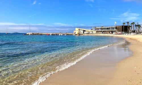 Villa Club avec Son Jardin à Bandol pour 4 Pers Proche des Plages et Commerces