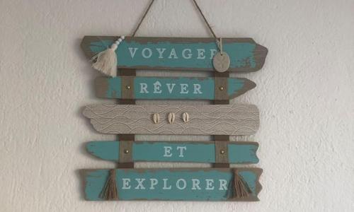 Situation idéale F2, 2 eme ligne,climatisé, plage